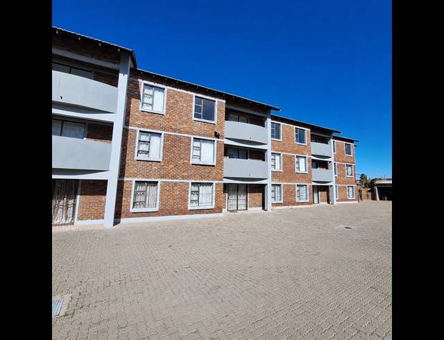 3 BEDROOM SECTIONAL TITLE FOR SALE IN BERGSIG